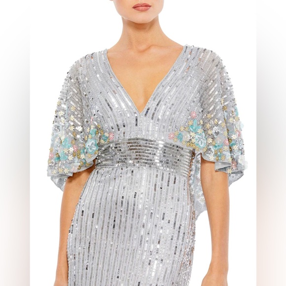 Mac Duggal | 5221 Sequined V Neck Floral Embellished Cape Sleeve Gown Size 4 NEW - Picture 5 of 13